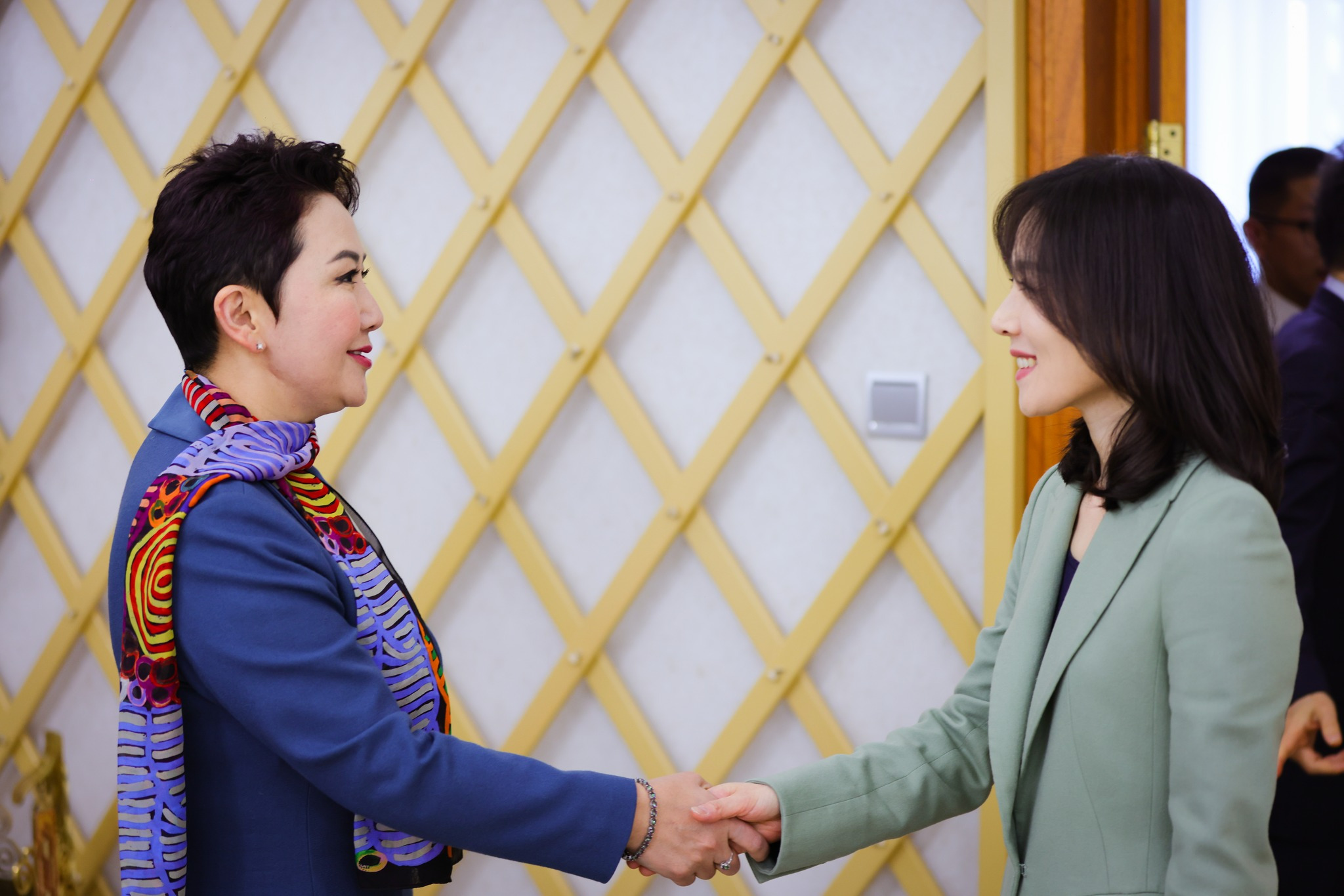 Солонгос улстай харилцан визгүй болох хүсэлтийг тавилаа